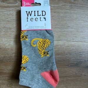 Wild feet 👣 Novelty Brand pack of 3 Gray, Pink, Blue Print Socks
